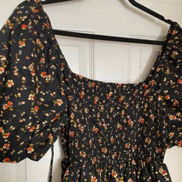 black puff-sleeve floral mini dress - Picture 3 of 5